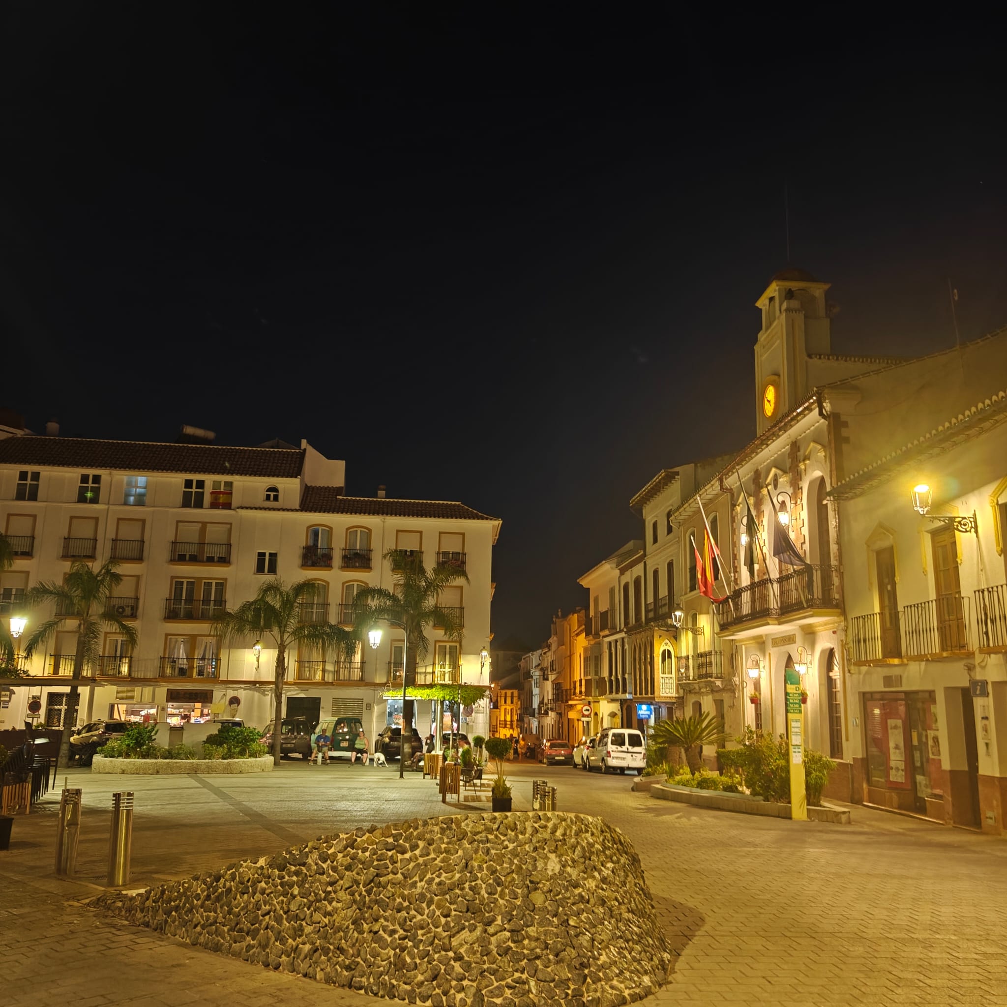 La fontaine de la place, la nuit